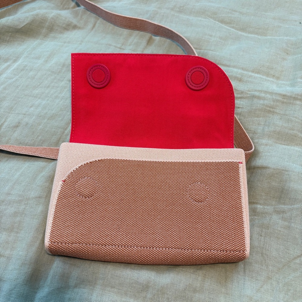 NWOT Rothy's the Belt Bag in Biscotti Brown *Small stain* - Picture 6 of 16